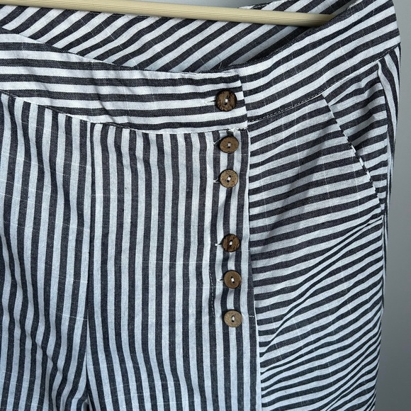 Used striped wide leg coulottes. - Picture 2 of 4